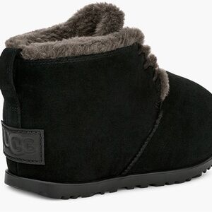 UGG PUMPED LACE BLACK SIZE 8 WOMAN’S SLIPPER/BOOT (NEW)